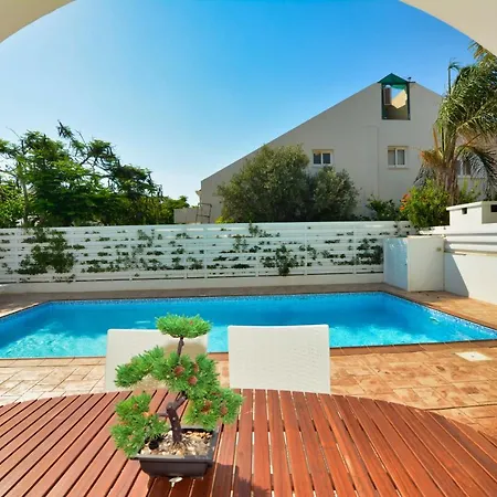 Sunnyvillas: 3br Super Cozy Villa☆private Pool☆bbq - Falcon פרוטאראס