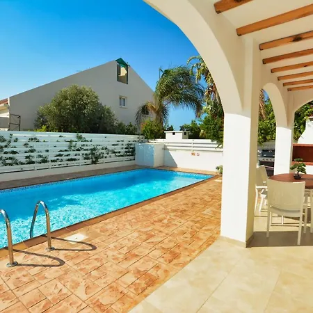 Sunnyvillas: 3br Super Cozy Villa☆private Pool☆bbq - Falcon Villa *